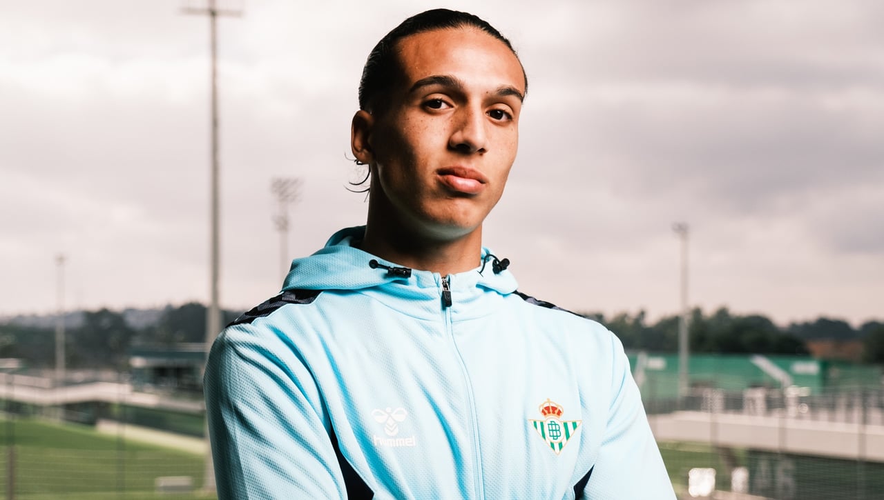 Yanis Senhadji recibe llamadas a pares por su futuro