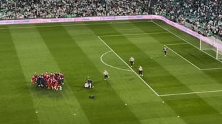 El incidente en la previa del derbi entre un utillero del Sevilla y un recogepelotas del Betis
