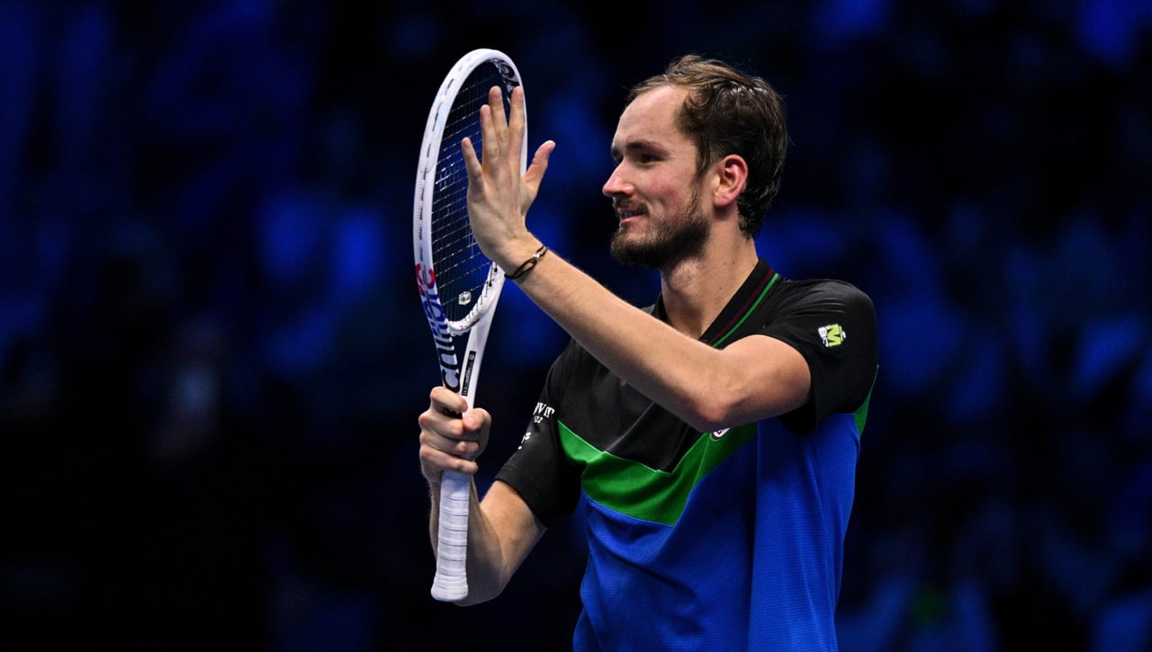 Medvedev mete en un problemón a Carlos Alcaraz en las ATP Finals 2023