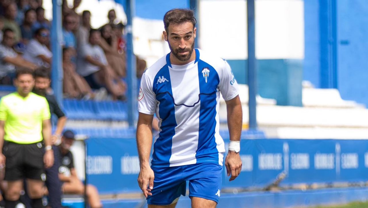 Se formó en el Barça, pasó por el Mallorca, debutó en la Premier y ahora ficha por un tercera