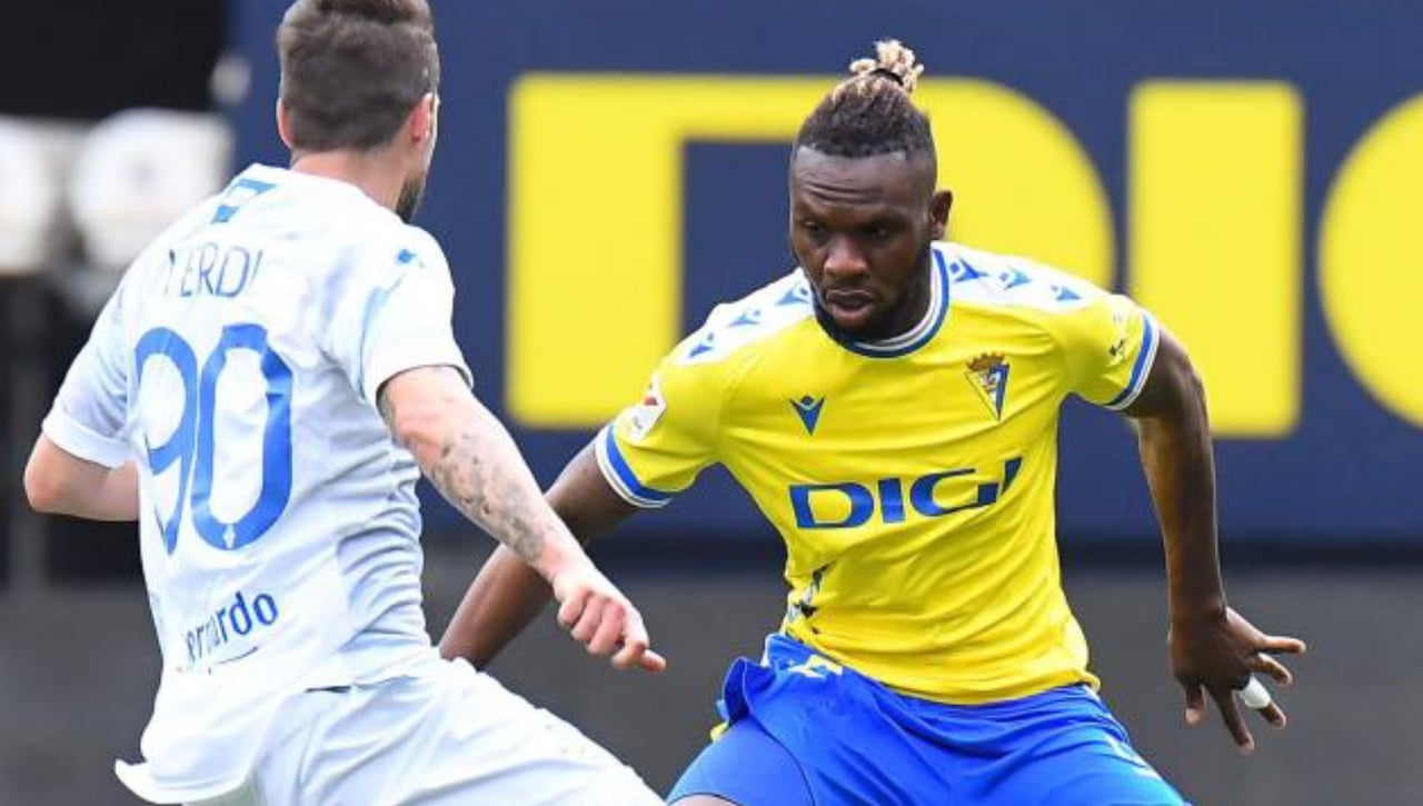 El Cádiz la lía en redes sociales con una imagen de Kouamé