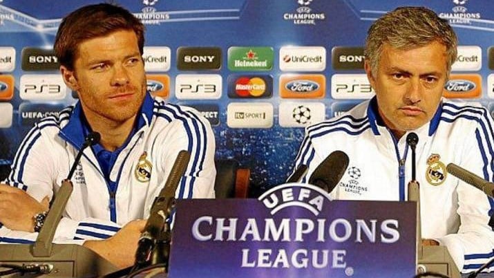 El hombre récord José Mourinho y su pupilo Xabi Alonso