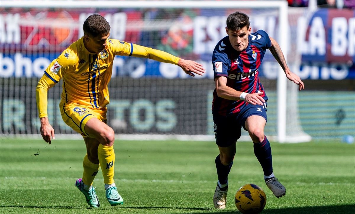 Cobra fuerza su fichaje por varios equipos de Segunda División