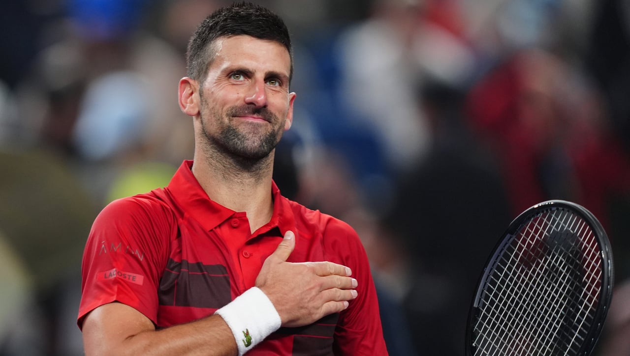 Novak Djokovic contradice a su cuerpo para ganar en Shanghái