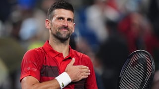 Novak Djokovic contradice a su cuerpo para ganar en Shanghái