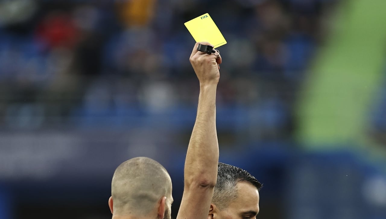 Un antiguo electricista, árbitro del partido inaugural del Mundial de Qatar 2022