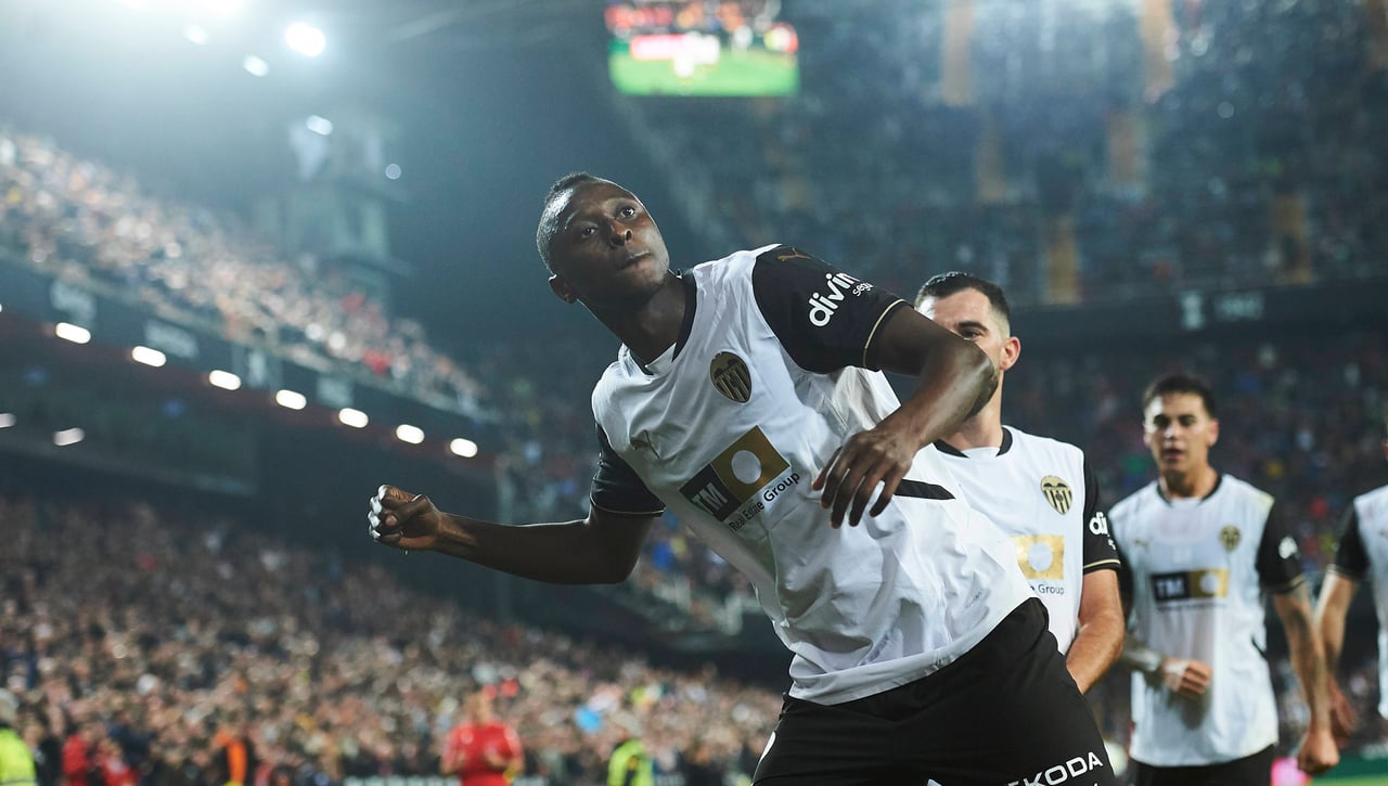 Umar Sadiq, convocado por Nigeria, se marcha y llegará muy justo para jugar ante el Mallorca