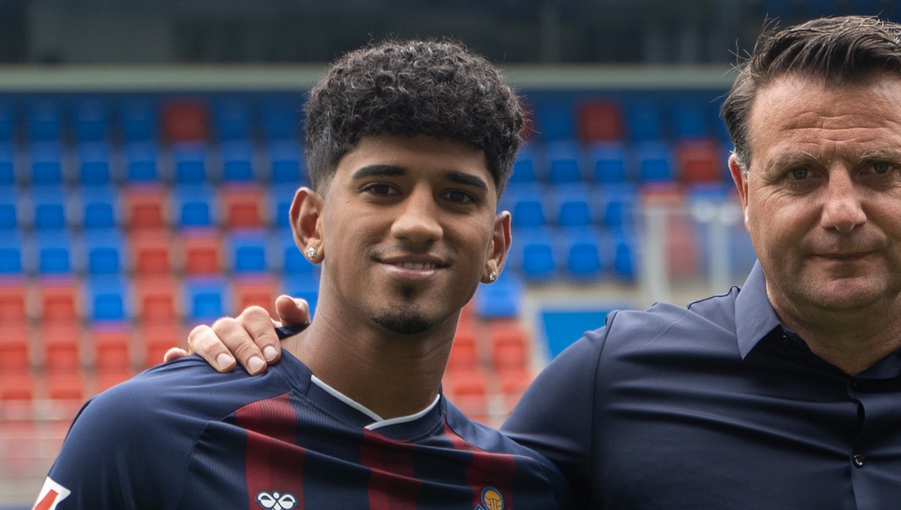 Indirecta de Adu Ares