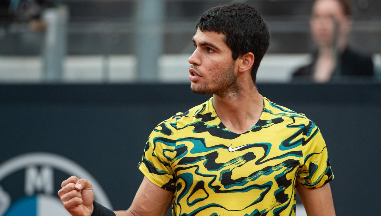 El número 1 Carlos Alcaraz arrasa a Albert Ramos en Roma