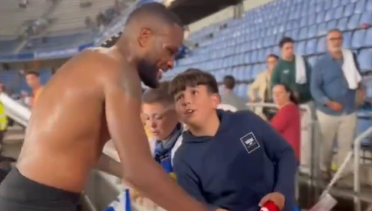 "Jamás he visto un detalle tan bonito": el emotivo gesto de Cyle Larin con un pequeño aficionado del Tenerife