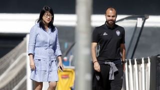 "El Valencia CF paga una casa de lujo a Layhoon mientras los jugadores no cobran"