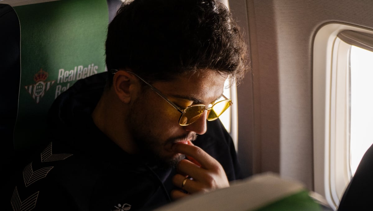 Cuatro bajas y varias novedades en la convocatoria del Betis para Girona