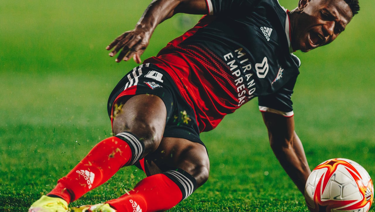 El Burgos quiere comprar a Anderson Arroyo