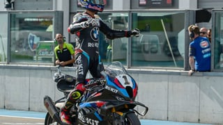 Toprak Razgatlioglu da el primer paso en Estoril y pone a tiro el Mundial de Superbikes