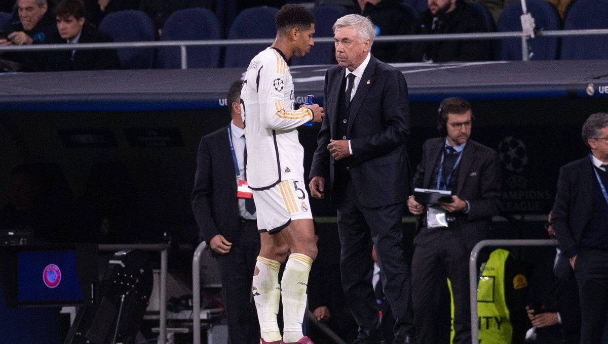 Ancelotti se moja sobre la comparación entre Bellingham y Zidane 