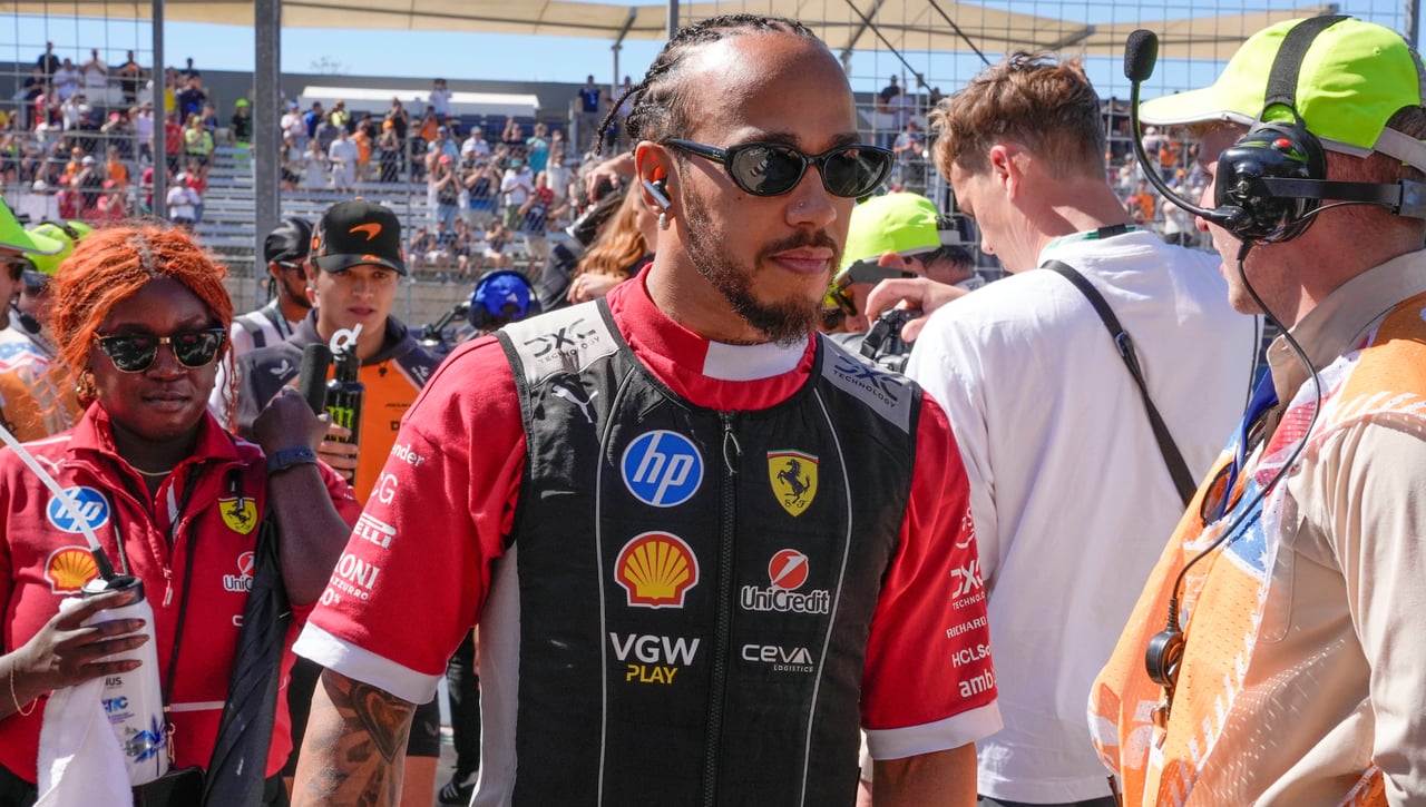 Hamilton se moja en la lucha de McLaren contra Verstappen y le da un consejo a Piastri y Norris
