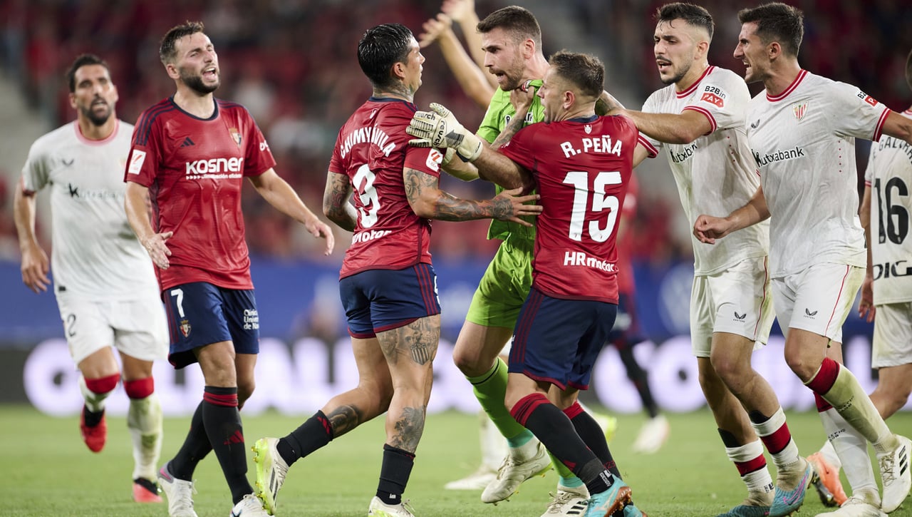 El colectivo LGTBI arropa a Unai Simón