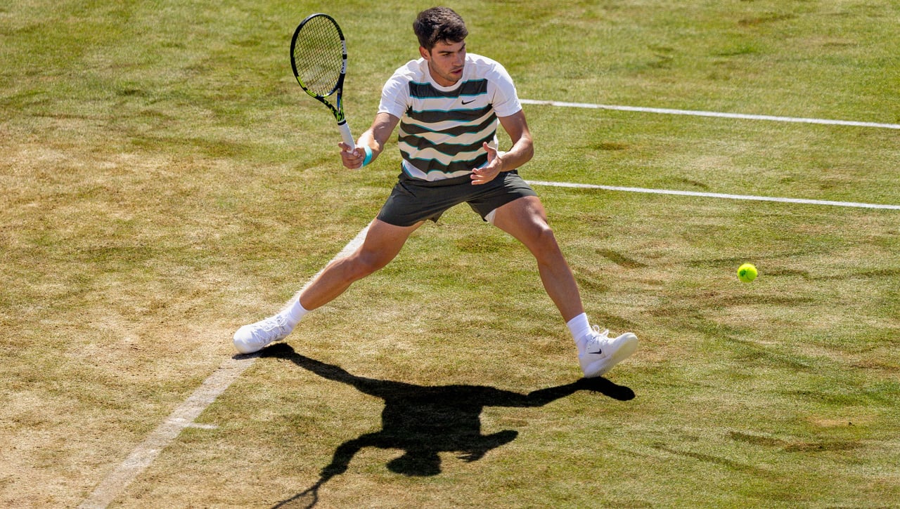 Alcaraz - Munar: horario, canal y dónde ver hoy en TV y online el partido de octavos de Carlos Alcaraz en Queen's 2025