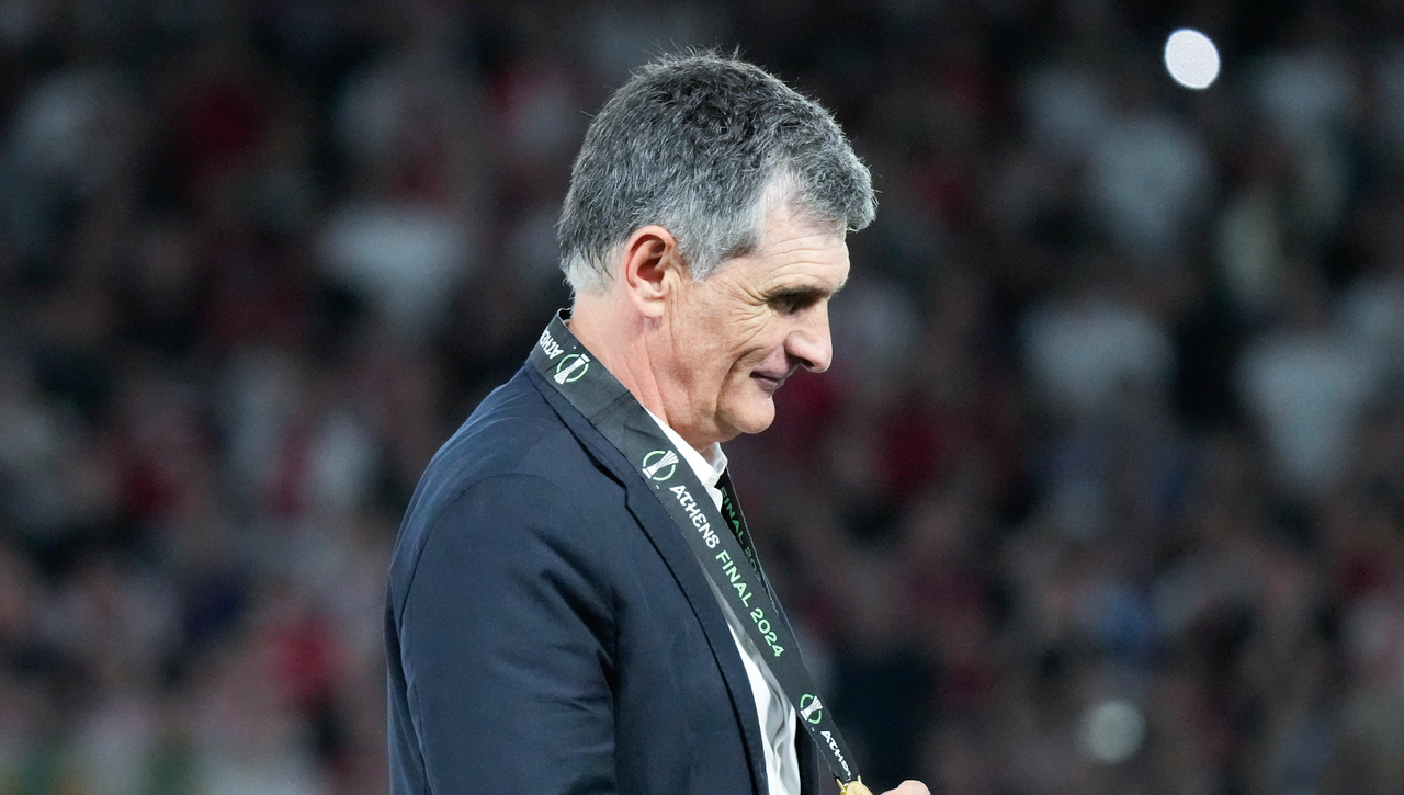 Mendilibar 'la lía' en la celebración de la Conference League