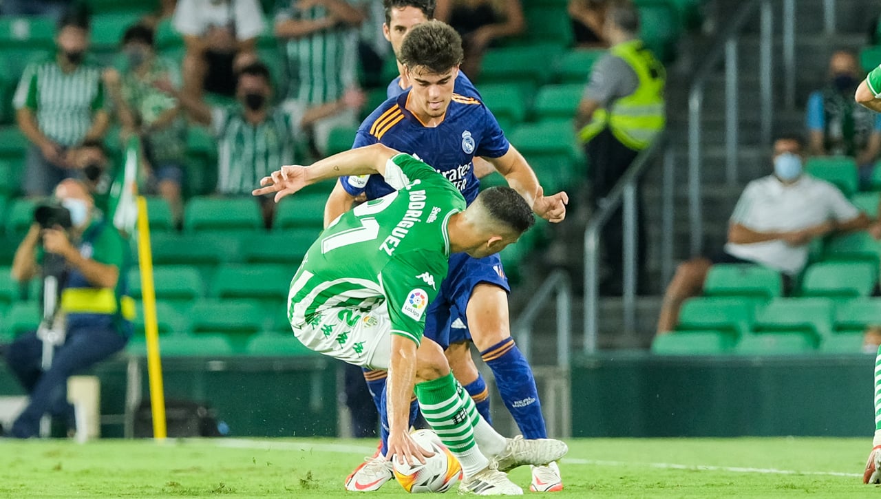 Es uno de los recambios que más gusta al Betis si finalmente Álex Moreno sale, pero...