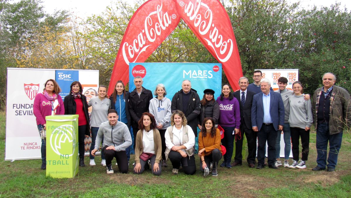 La jornada 'Mares Circulares', patrocinada por Coca-Cola, recoge 522 kilos de basura del río Guadalquivir