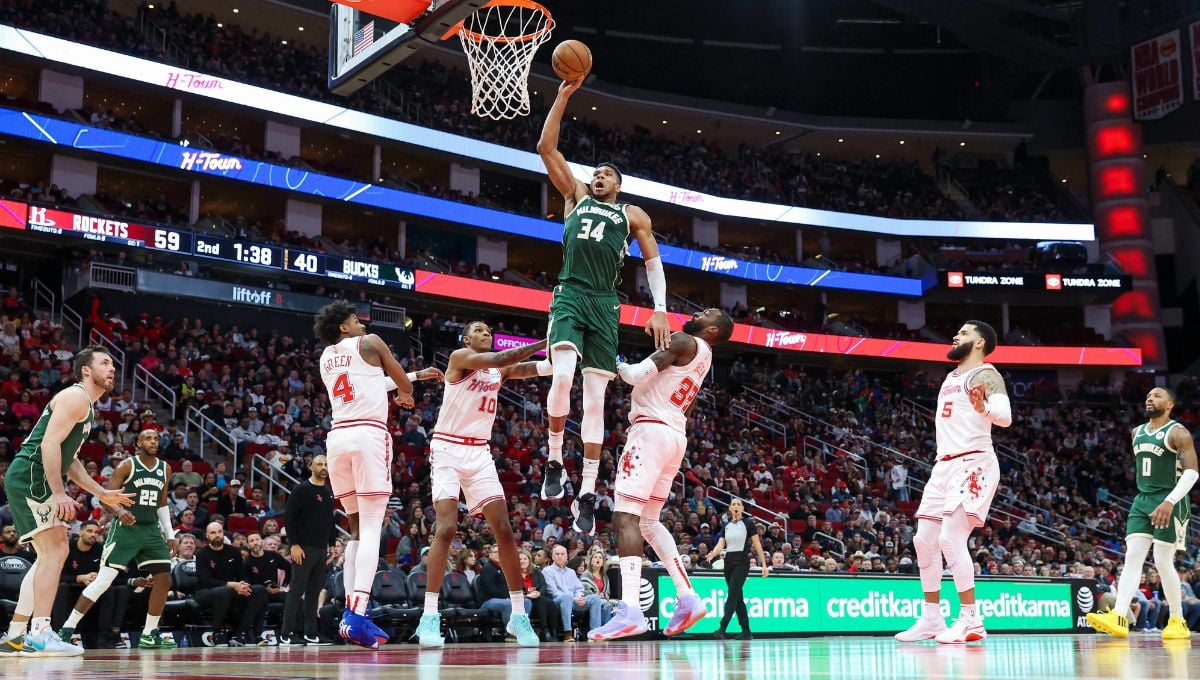 Un gran e inútil Antetokounmpo y Porzingis se lesiona