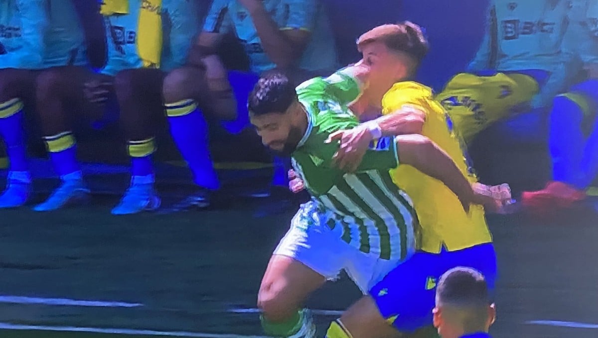 Fekir, reincidente en sacar el codo a pasear