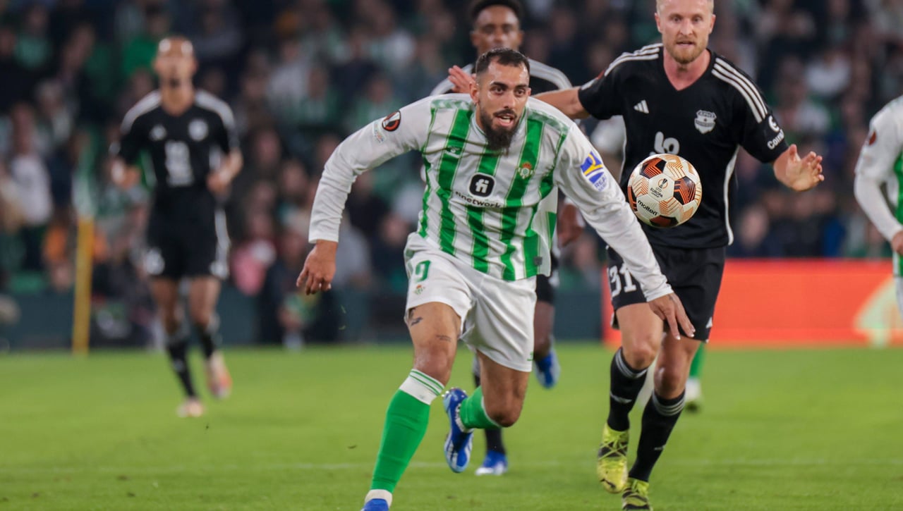 Borja Iglesias responde a las críticas por su 'dardo' al Betis