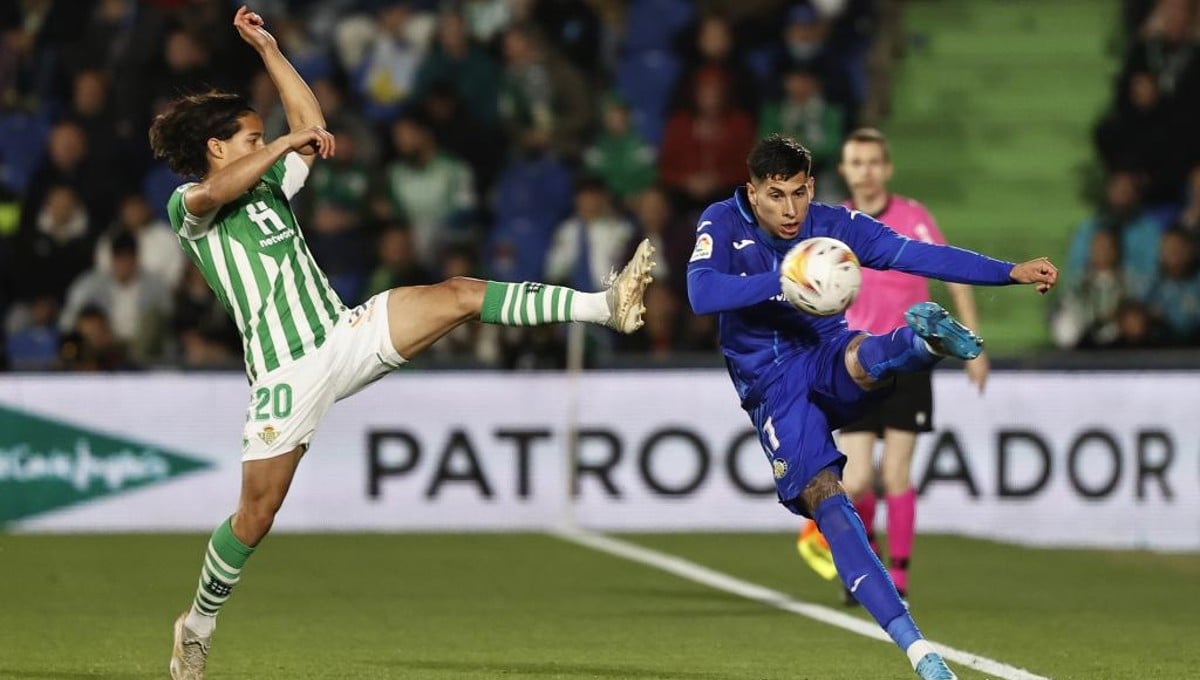 El Almería sigue pendiente de Lainez