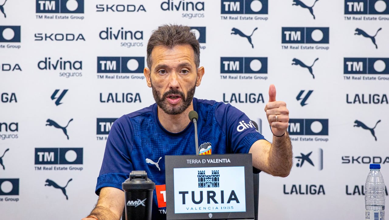 Corberán pide fichajes al Valencia: "Siempre está la obligación de mejorar"