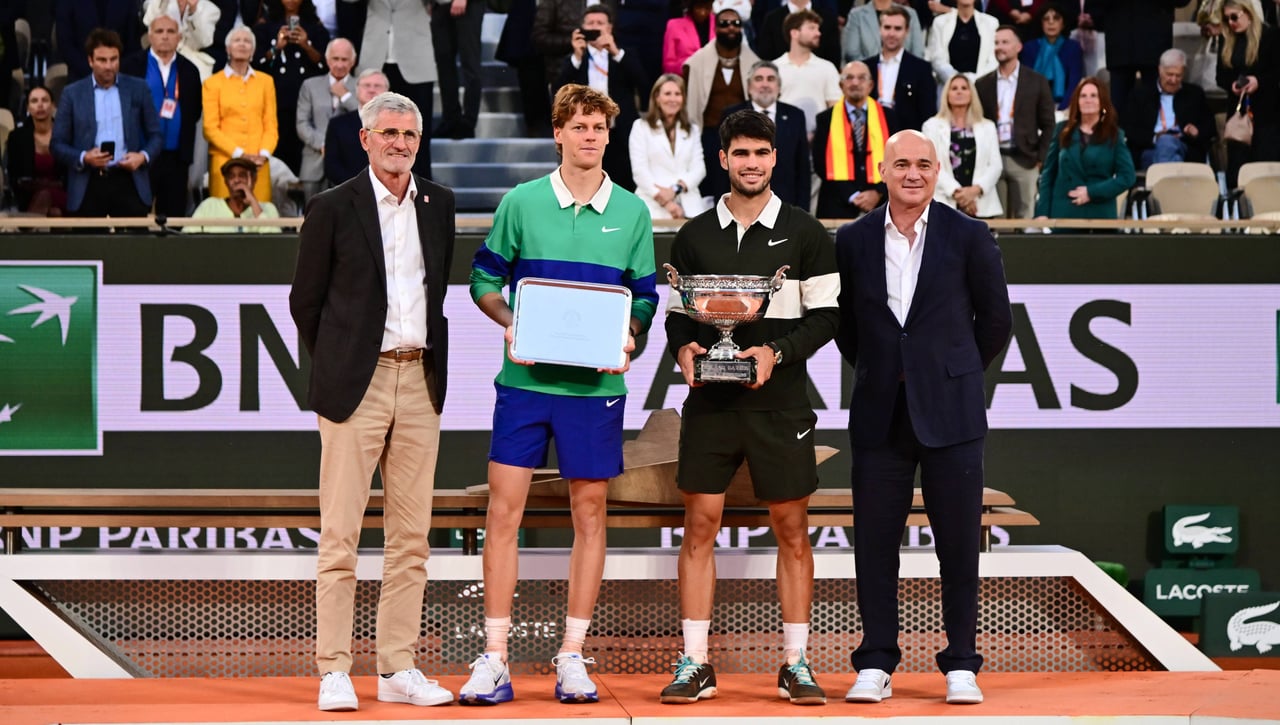 Alcaraz - Sinner: Horario, canal y dónde ver en TV y online el partido de Carlos Alcaraz en el Six Kings Slam 2025