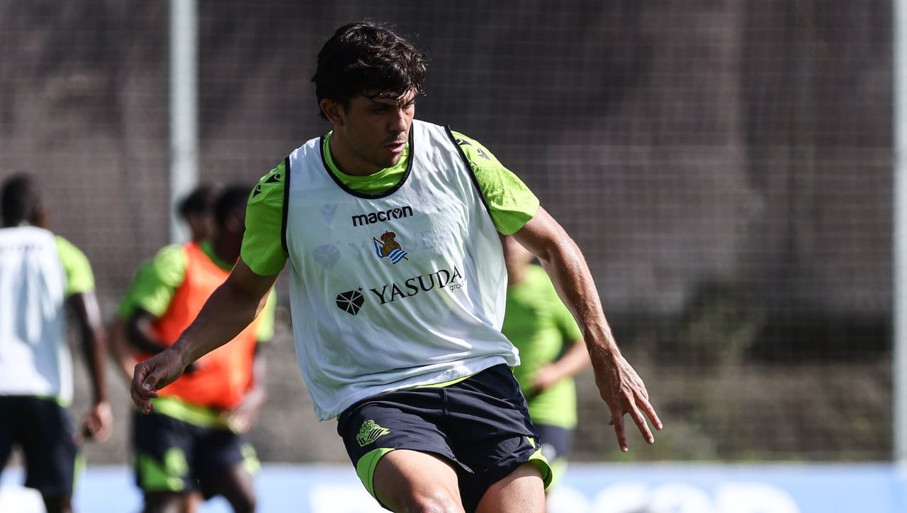 Un jugador con su futuro en el aire vuelve a la Real 