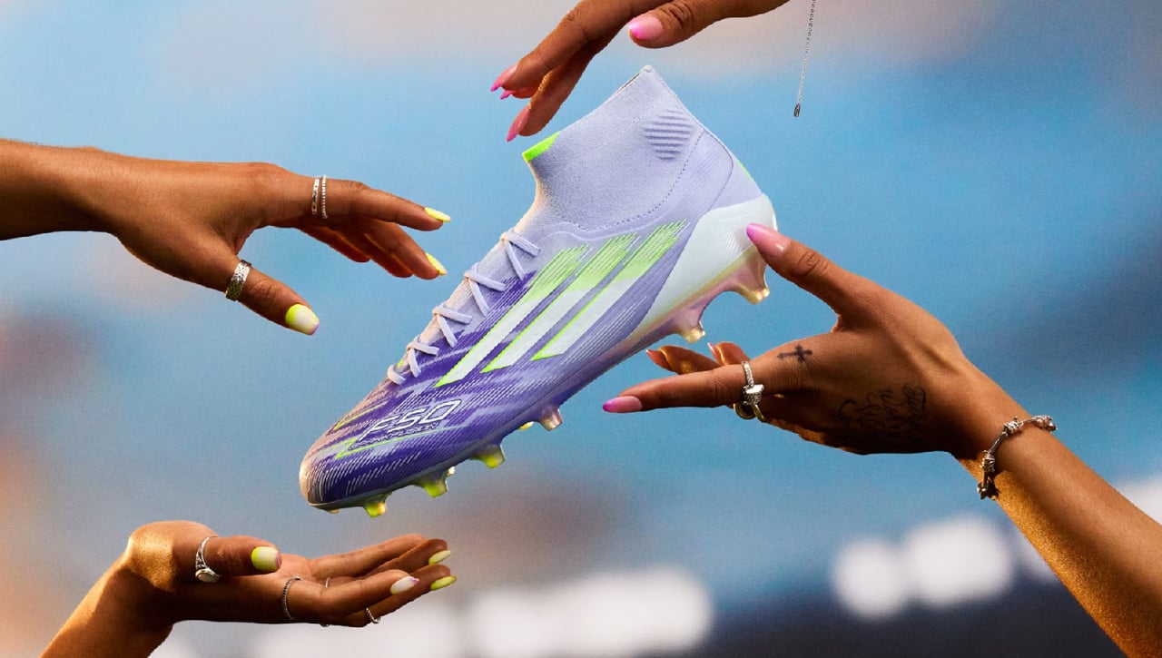 Adidas revoluciona el fútbol femenino