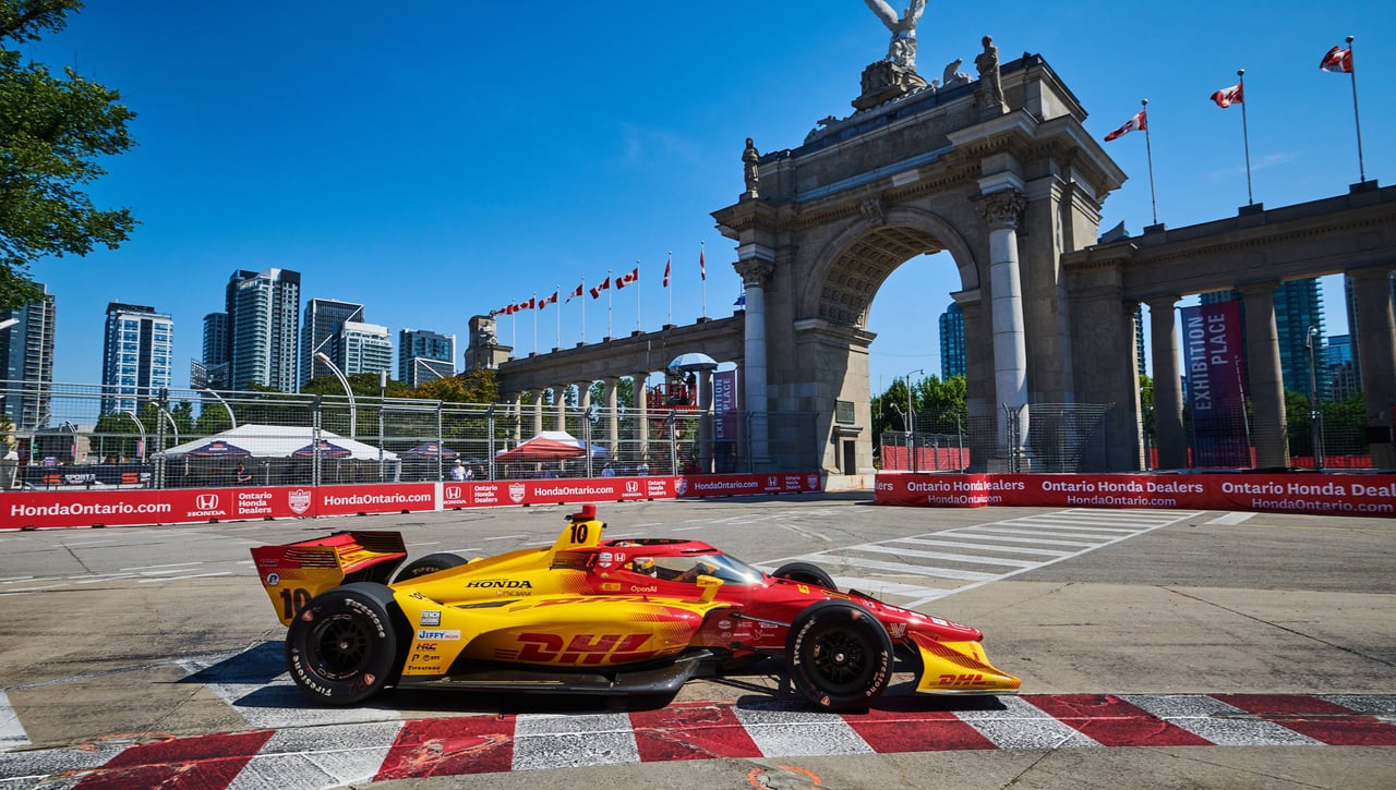 O'Ward le complica la vida a Álex Palou en Toronto