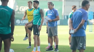 Sólo dos preocupaciones para Manuel Pellegrini, técnico del Betis, antes del duelo de Champions ante el Villarreal