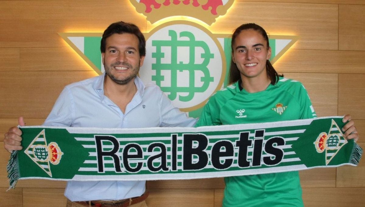 Carmen Álvarez firma por el Real Betis Féminas