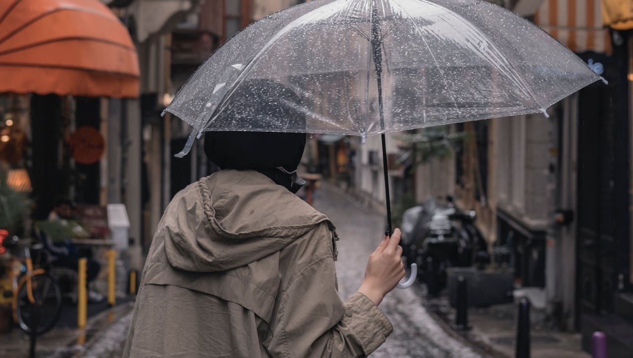 El Puente del Pilar peligra, España se pone en alerta por mal tiempo y lluvias