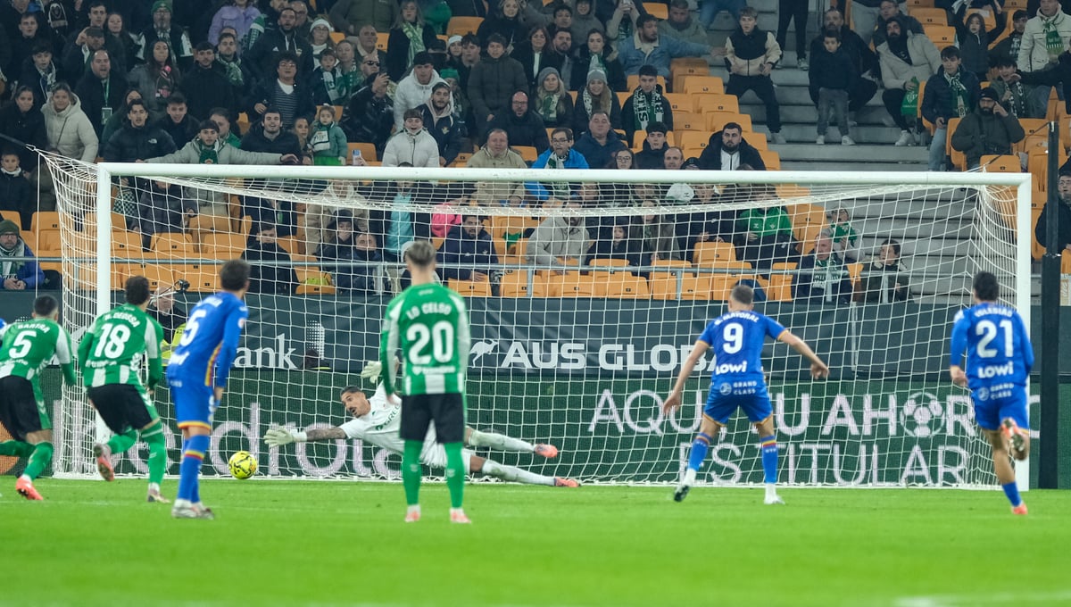 El Betis cierra la puerta: Álvaro Valles se crece y regala por Navidad el mejor registro defensivo del curso