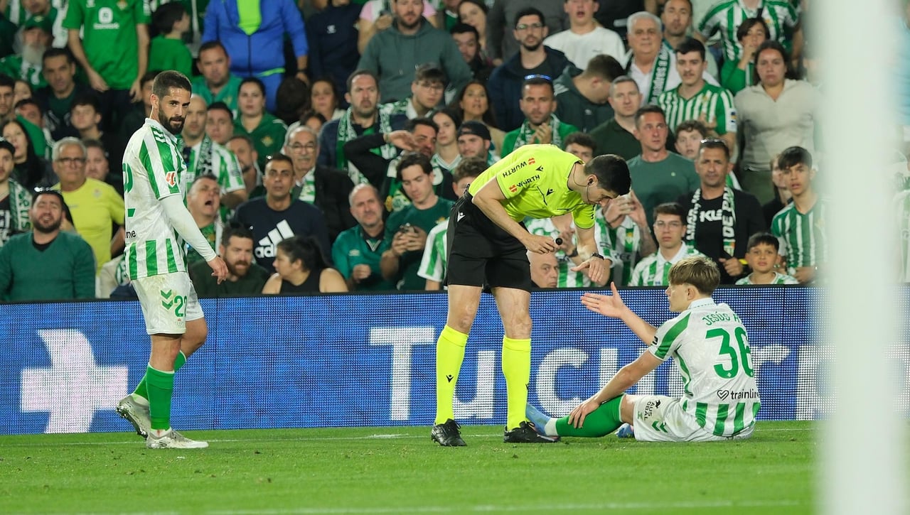 La única polémica de El Gran Derbi en el Benito Villamarín, antes y en el acta