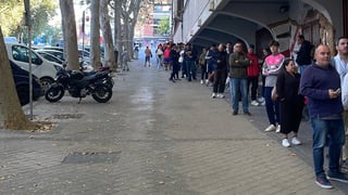 Varias horas de cola en Vallecas: el sevillismo no dejará solo a su equipo