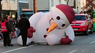 Del 'Oso perjudicado' al 'Muñeco de nieve embajonao' en La Cabalgata de Reyes Magos de Cádiz