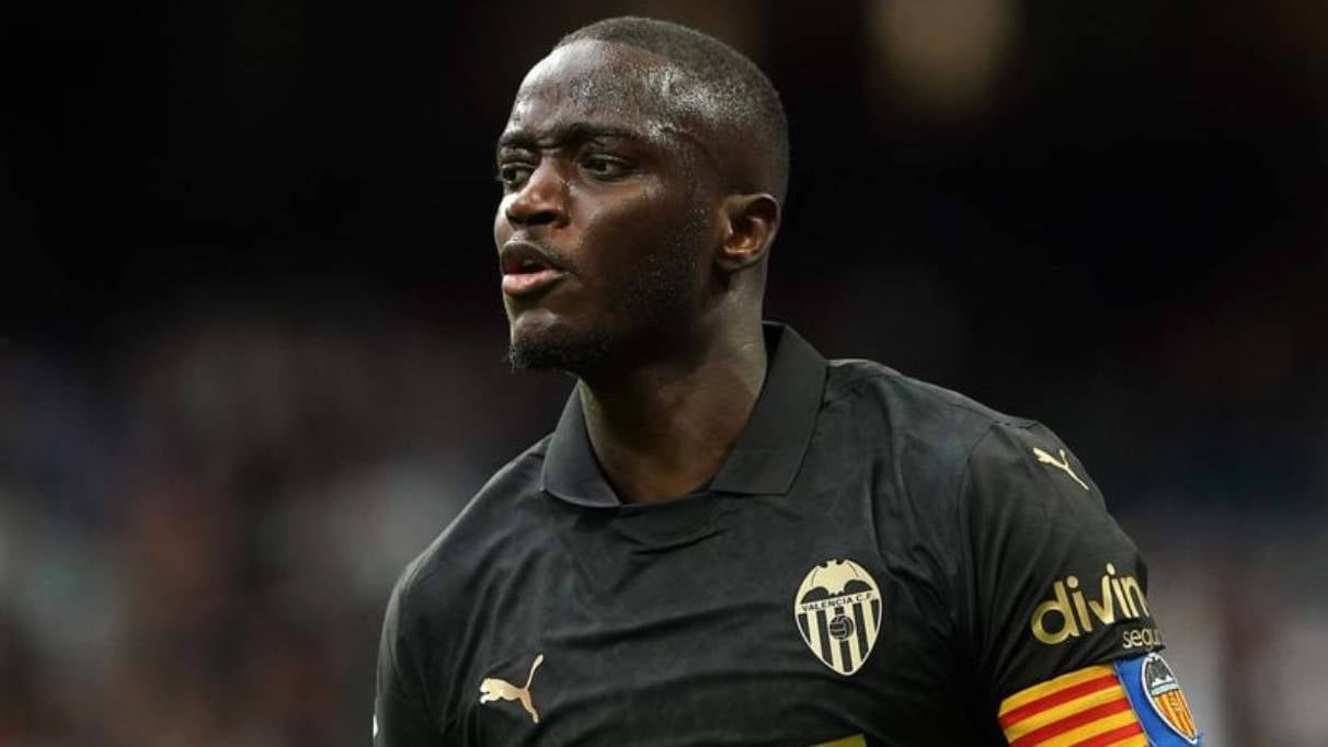 Saltan las alarmas con Diakhaby: el dinero extra que tendrá el Valencia si es operado y le da la baja