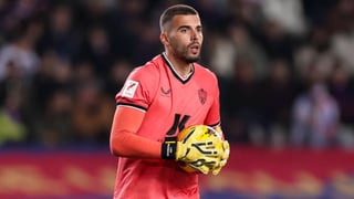 El Almería da el primer paso con Luis Maximiano