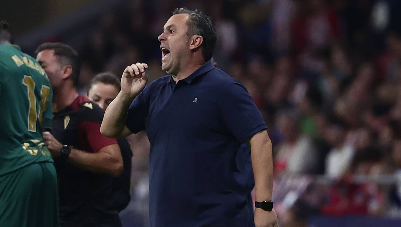 Sergio González y Martínez Munuera debaten y acaban con la polémica del Cádiz-Girona