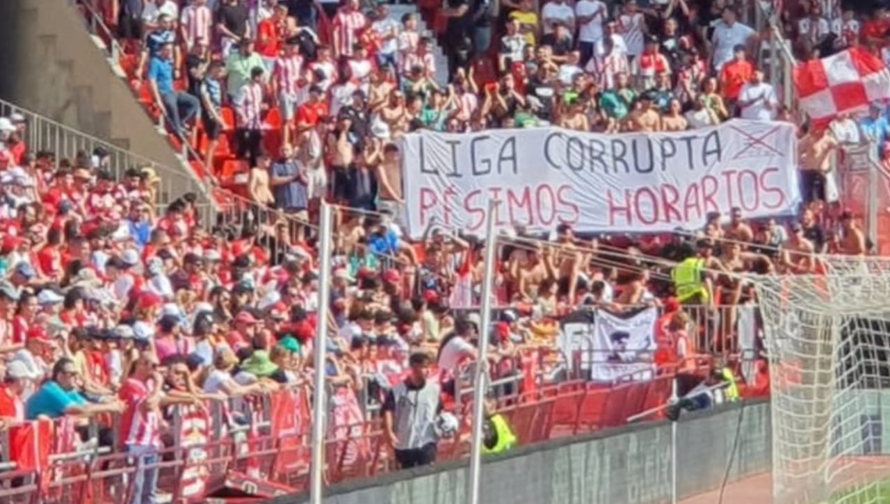 Las represalias de LaLiga que indignan a la Grada Joven del Almería