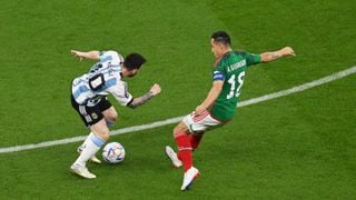 Guardado defiende a Messi de Canelo Álvarez y de México
