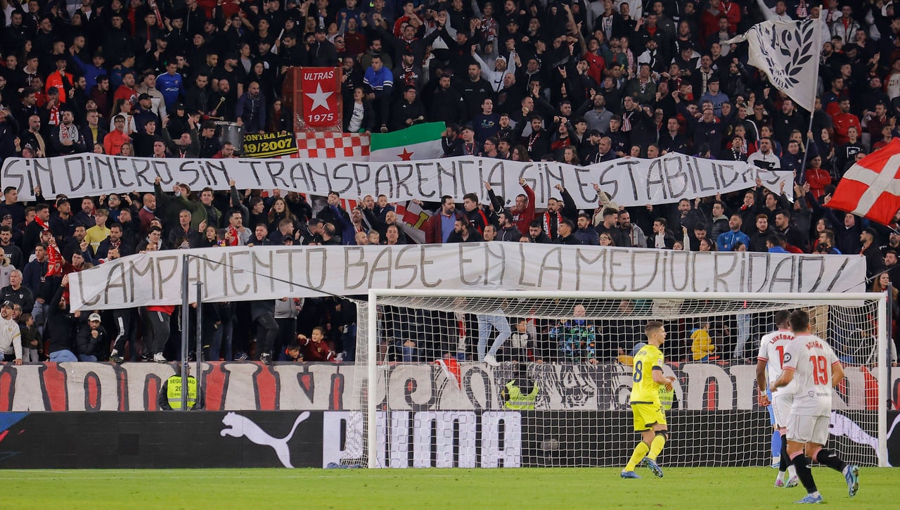 Un Sevilla de extremo centro