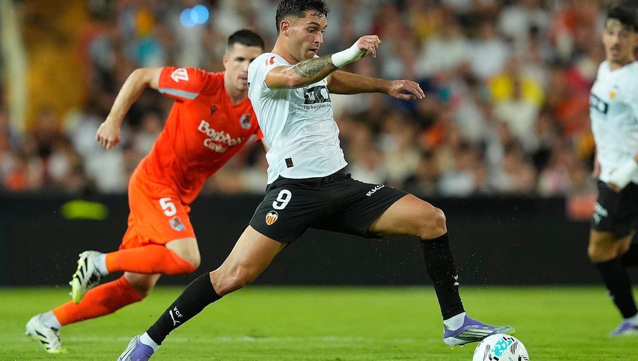 Hugo Duro, cerca de seguir haciendo historia con el Valencia
