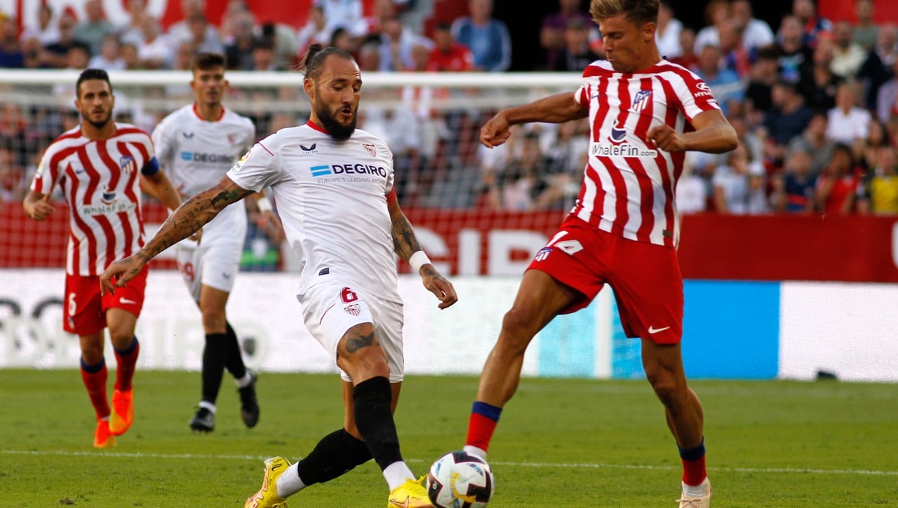 Gudelj: "No leemos ni escuchamos nada; el míster me trajo aquí y siempre lo vamos a apoyar"