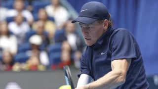 Sinner dice adiós y Carlos Alcaraz lo celebra en silencio